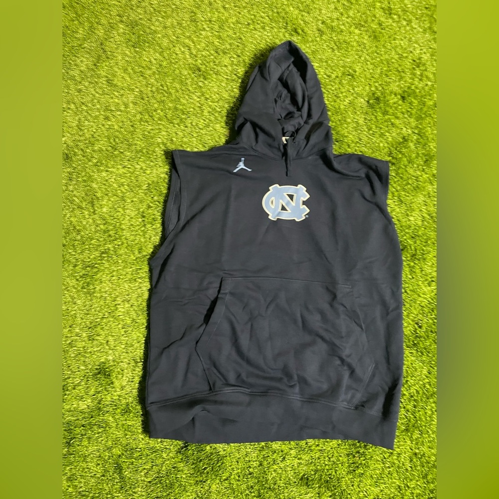 NWT- UNC- Jordan- sleeveless hoodie-XL